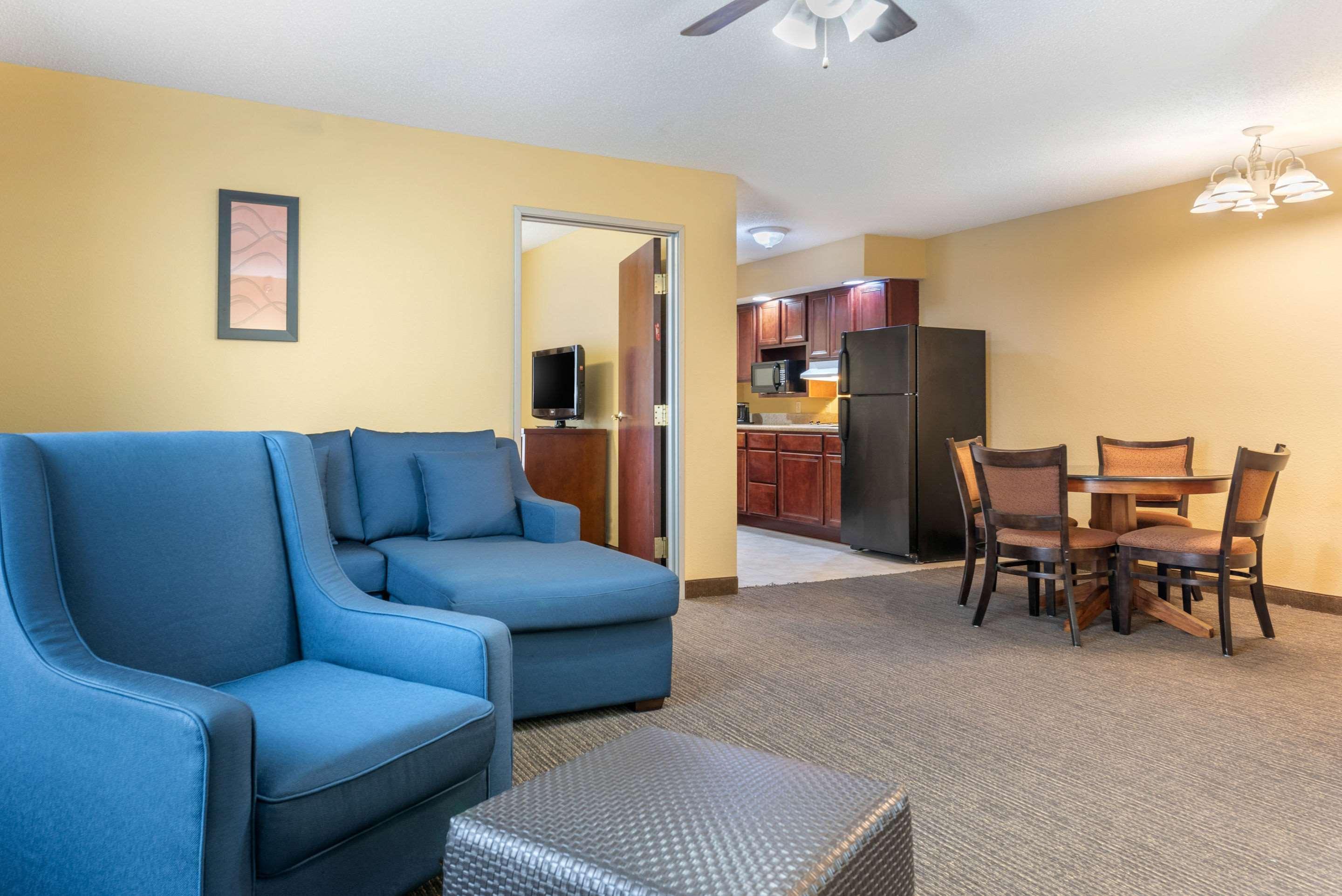 Comfort Suites Findlay Exterior photo